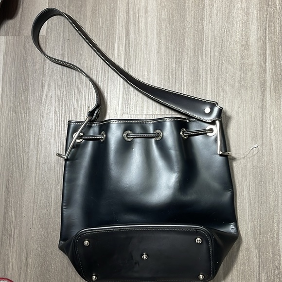 Dooney Bourke large leather drawstring bucket bag. Stunning leather. Signature - Picture 4 of 11